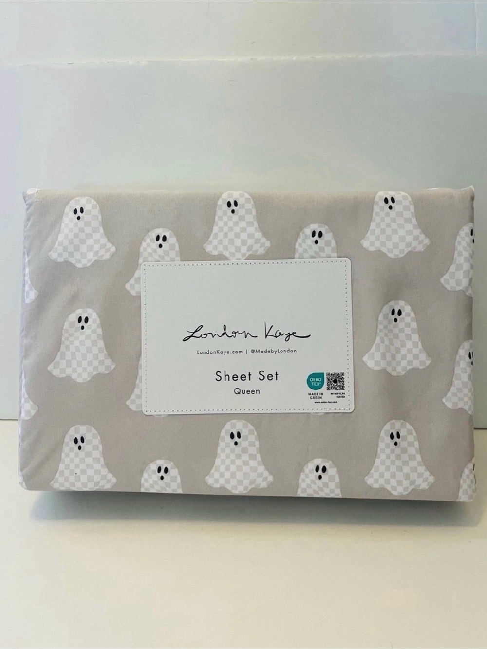 London Kaye Gray with Checkerboard Ghosts Queen Size Halloween Sheet Set